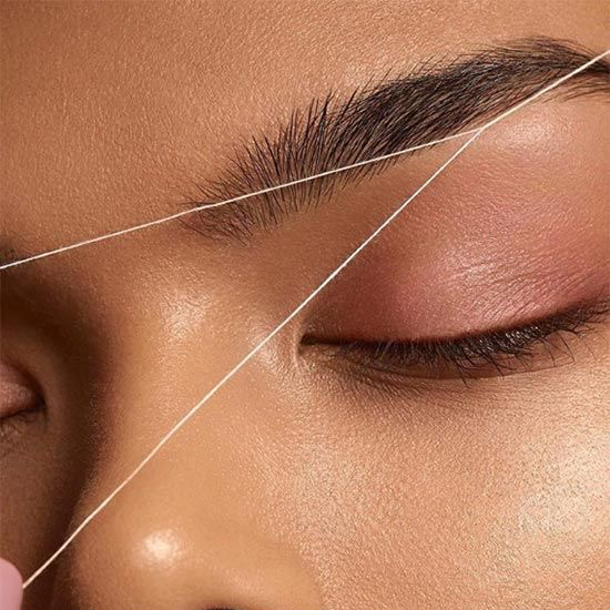 Тридинг носогубного треугольника (удаление волосков нитью)