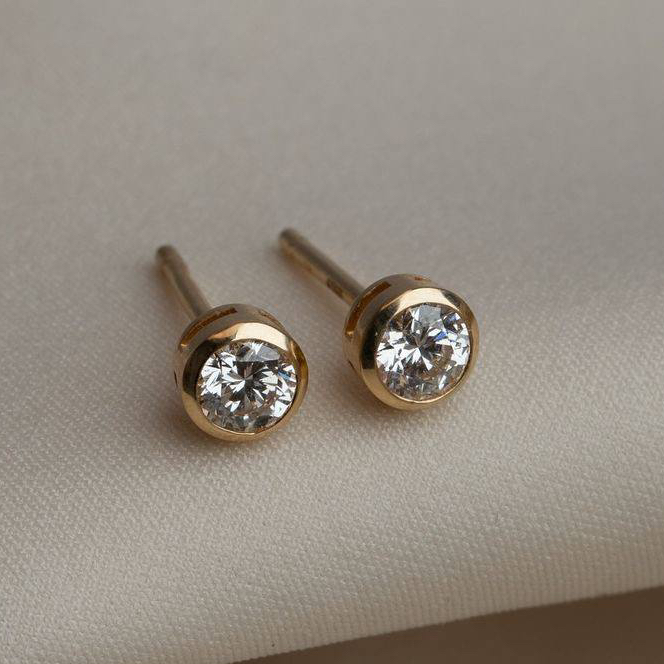 Прокол одного уха / пирсинг (медицинской иглой)