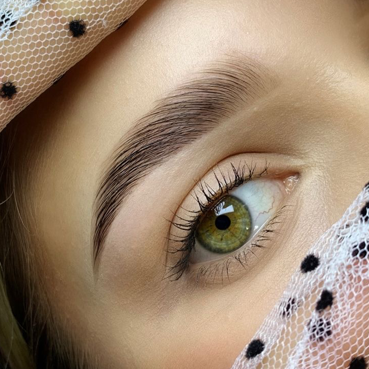 Коррекция бровей (пинцет / воск)