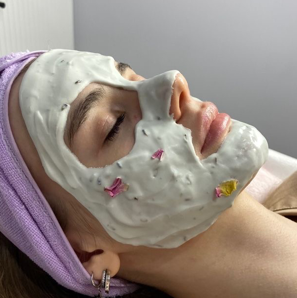 Массаж лица + молочный пилинг ( увлажнение ) +  маска +сыворотка