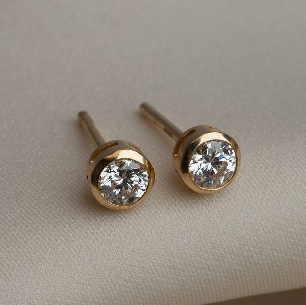 Замена сережки при пирсинге