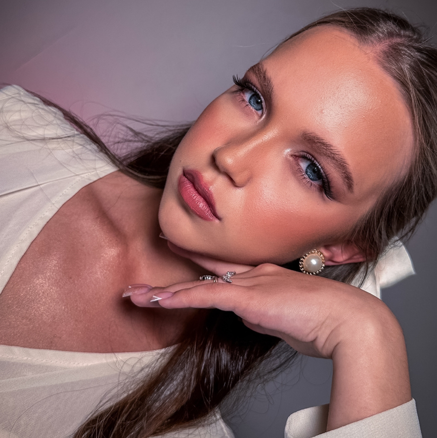 Вечерний образ: макияж и причёска