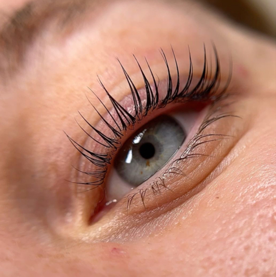 Ламинирование и окрашивание ресниц