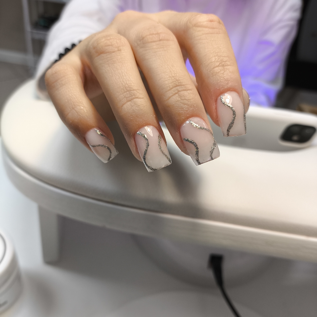 наращивание ногтей