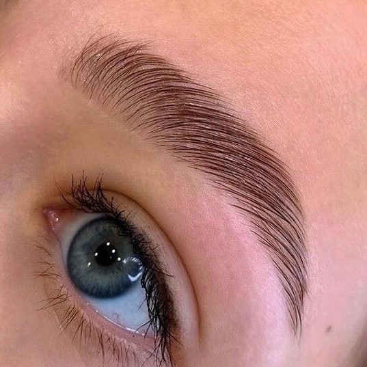 Прореживание бровей средней сложности