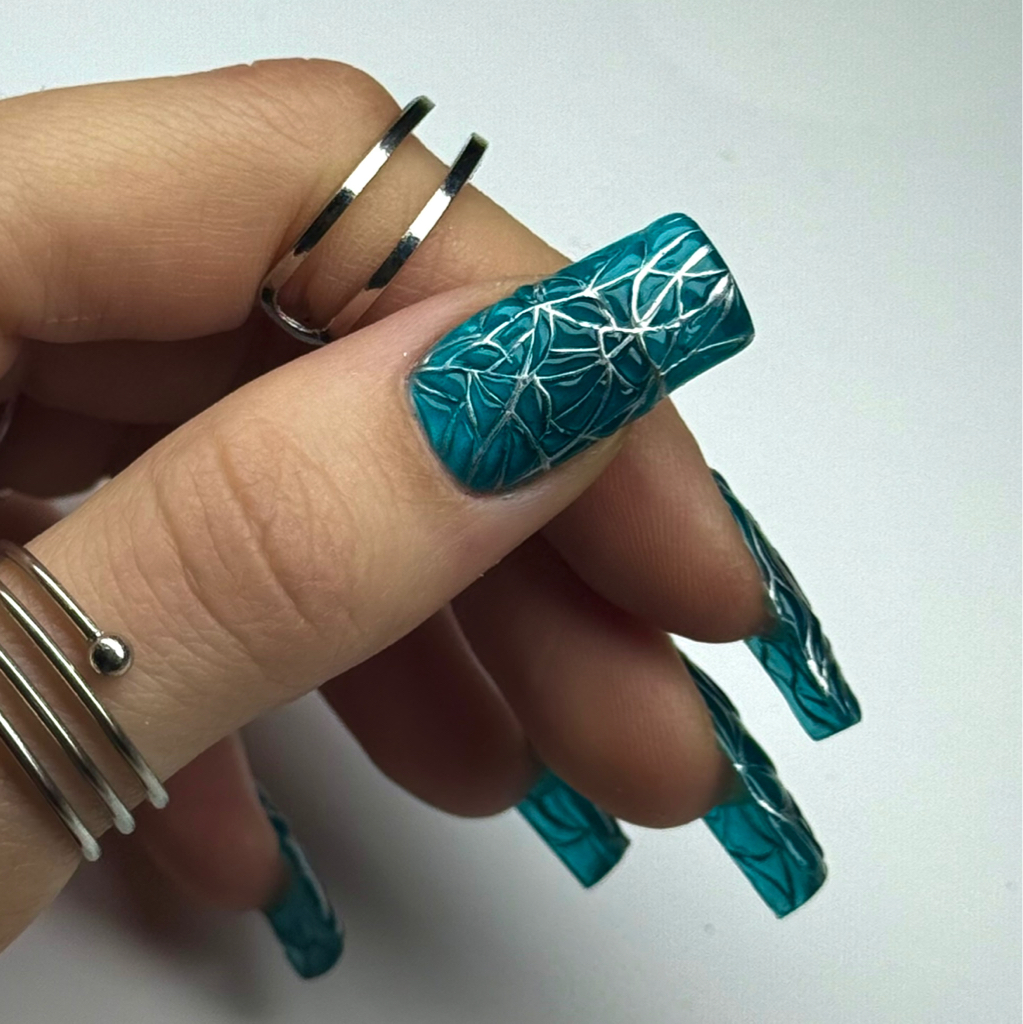 Маникюр с покрытием гель-лак