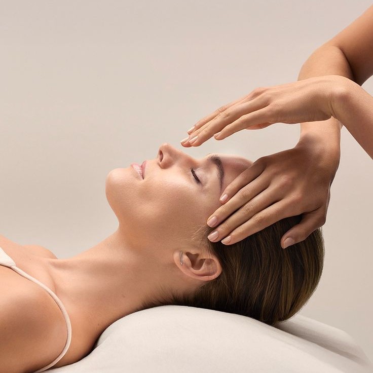 КЛАССИКА И НЕЖНОСТЬ
(в основе классический массаж лица, с элементами нейроседативных техник)