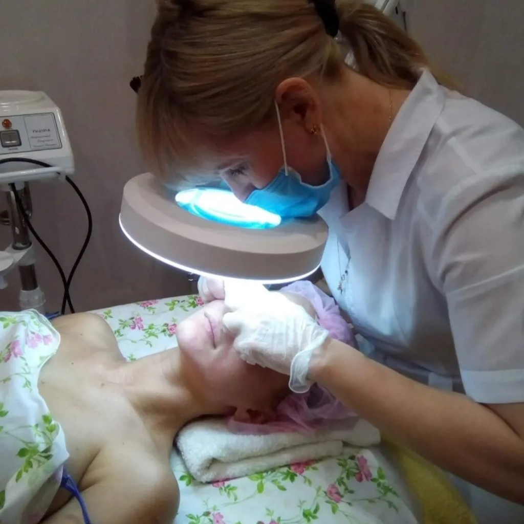 Мануальная (руками) чистка кожи лица