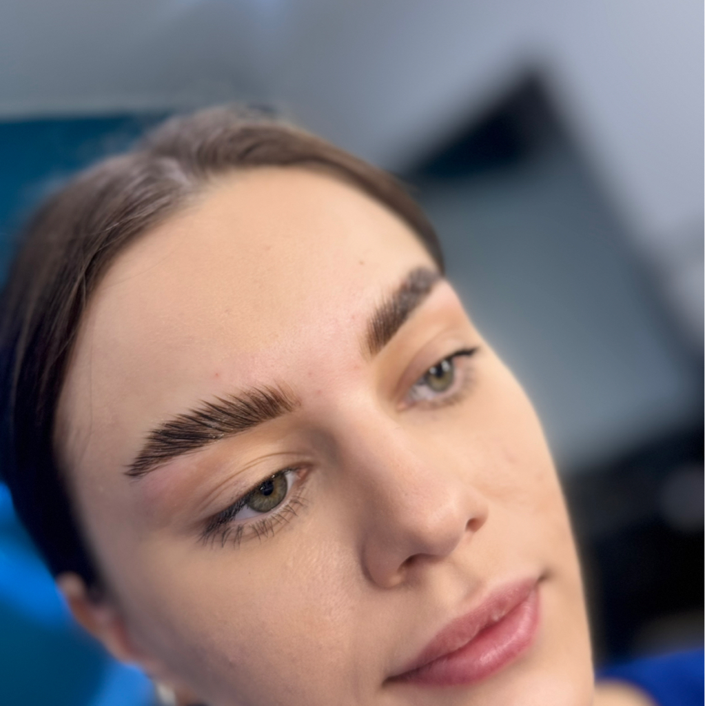 Долговременная укладка бровей