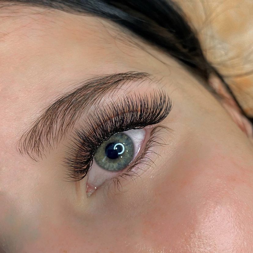 Наращивание ресниц 3D