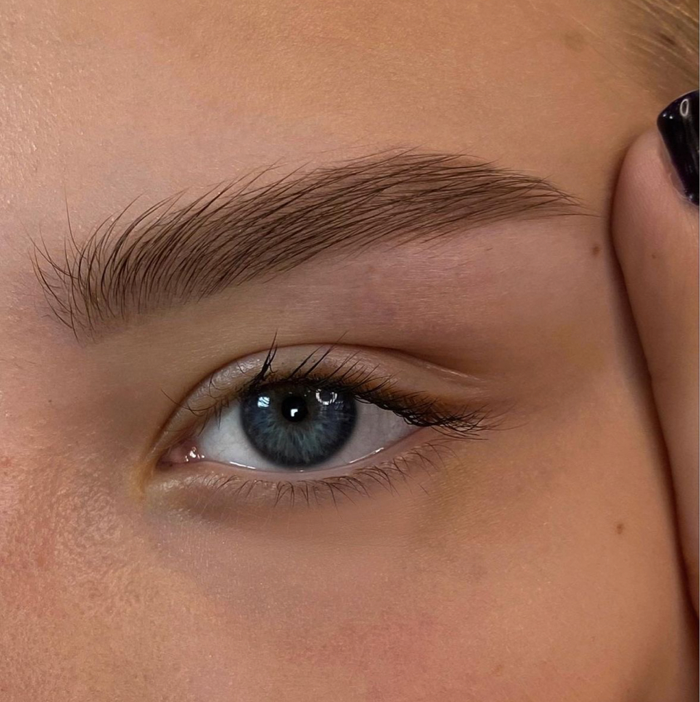 Окрашивание бровей краской