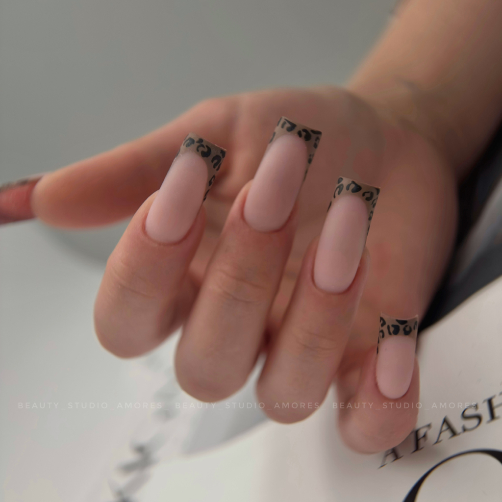 Наращивание ногтей