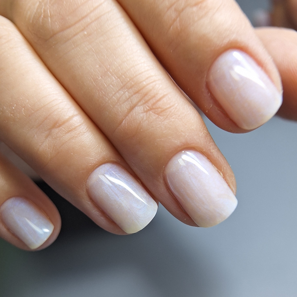 Маникюр с камуфлирующим гелем