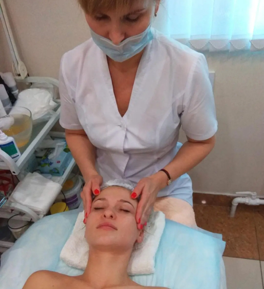 «УХОД ВЫХОДНОГО ДНЯ» - уход за кожей лица, шеи и декольте.