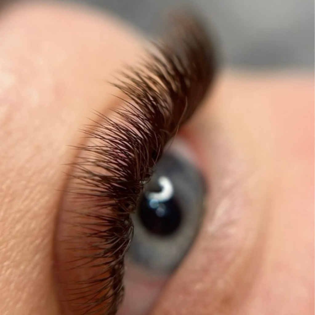 Коррекция наращенных ресниц 5-6D