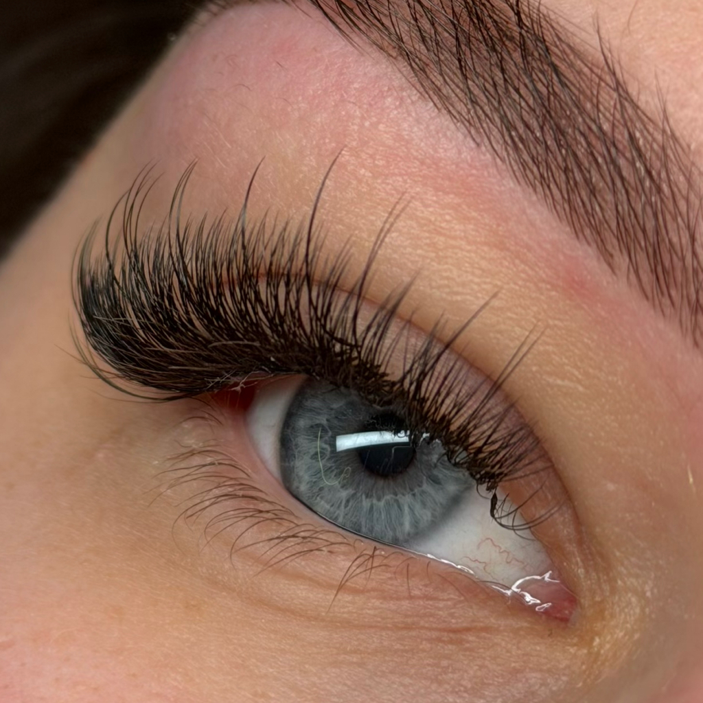 3д объем (обычный клей или LED)