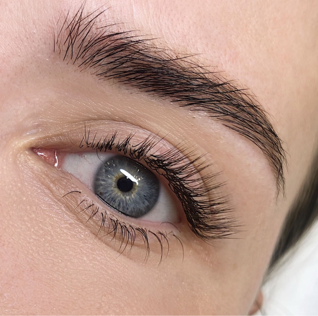 Нижние ресницы
