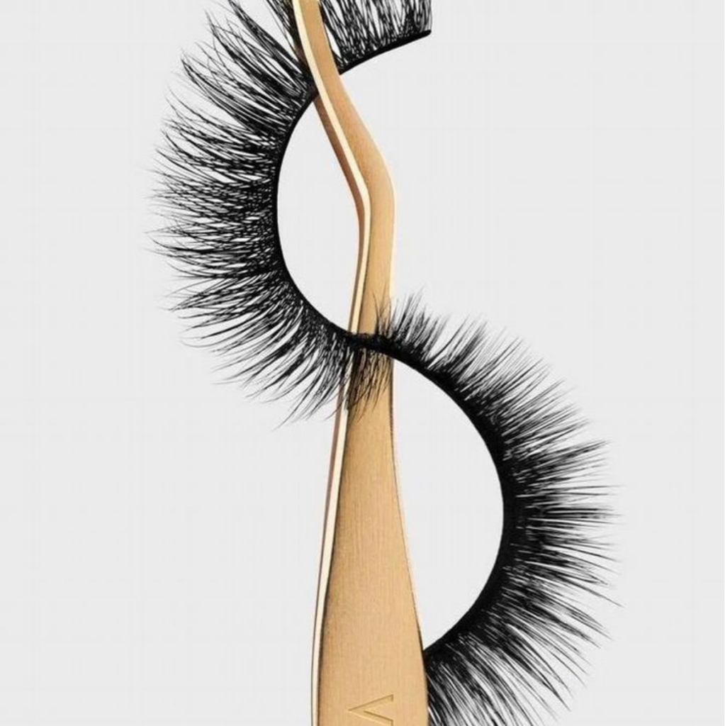 Наращивание ресниц  3D классика  / премиум материалы