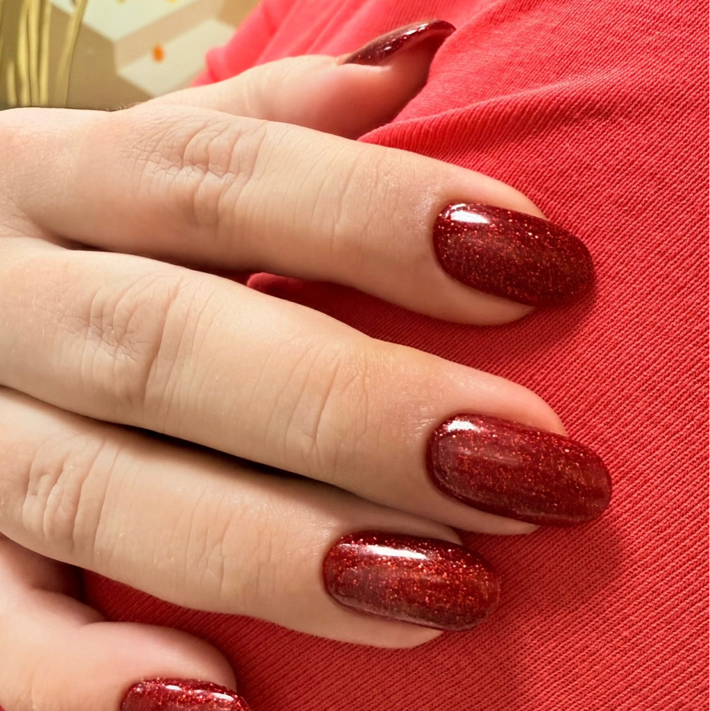 Маникюр с покрытием гель-лак для дам 60+