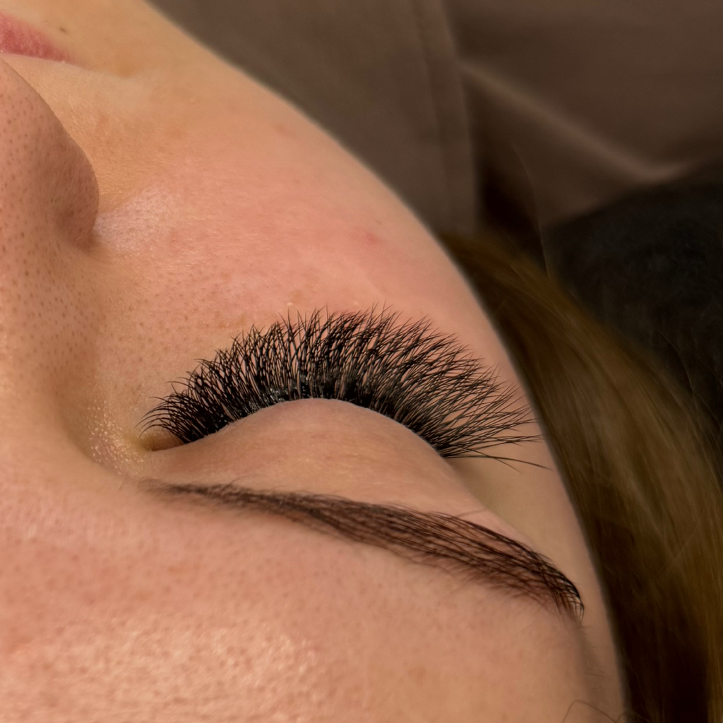 Снятие нарощенных ресниц