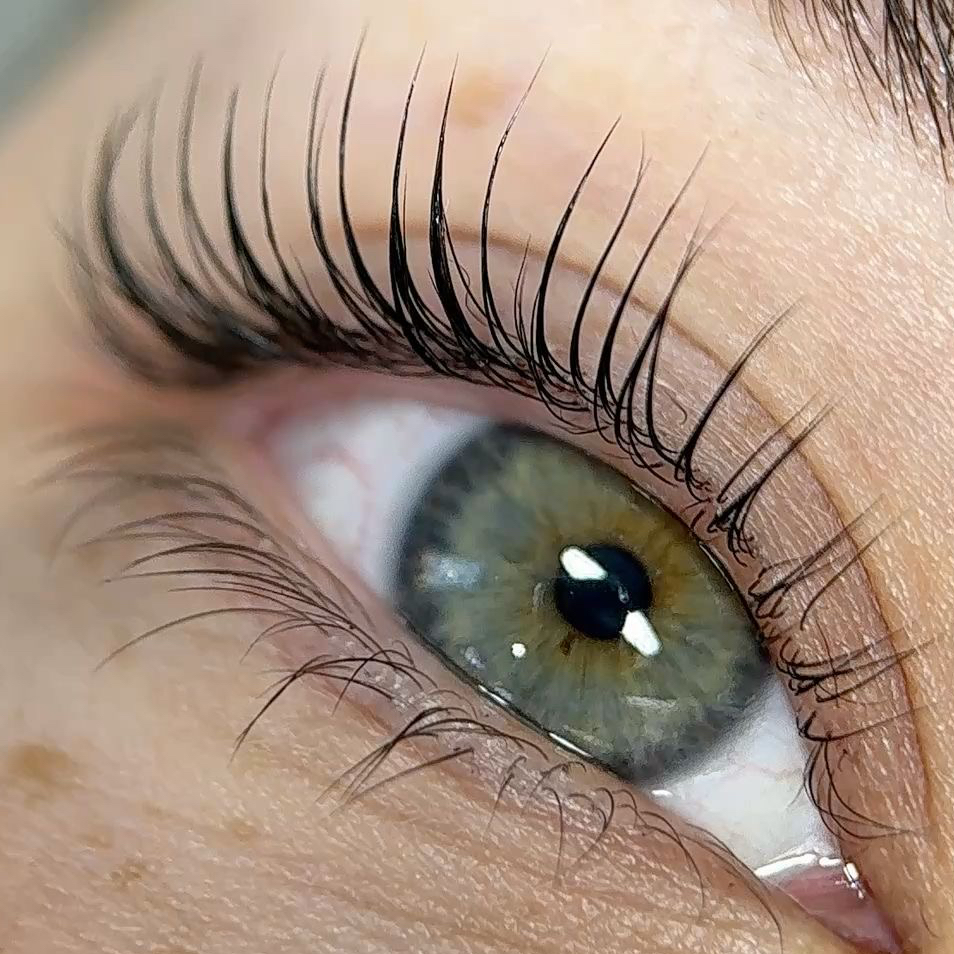 Ламинирование верхних ресниц с окрашиванием и уходом