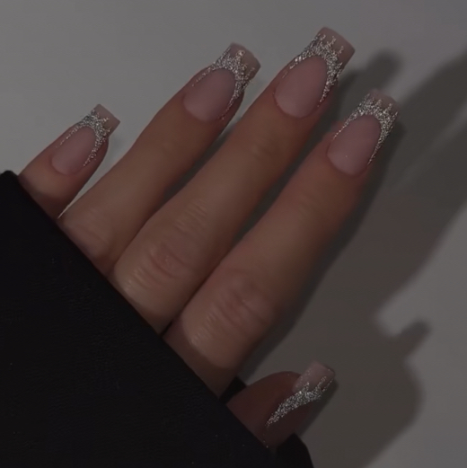 Коррекция нарощенных ногтей