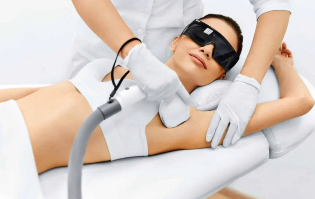 Лазерная эпиляция. Комплекс( подмышки+глубокое бикини+голень)