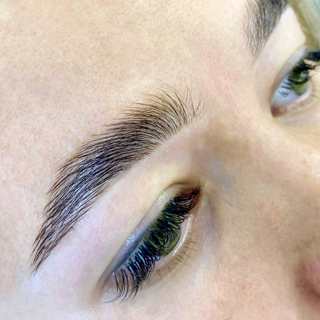 Архитектура бровей (моделирование + оформление + окрашивание хной)