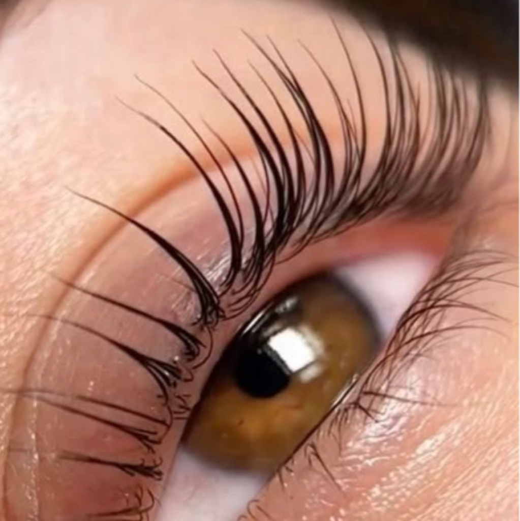 Комплекс «Ламинирование ресниц + окрашивание нижних + архитектура бровей»