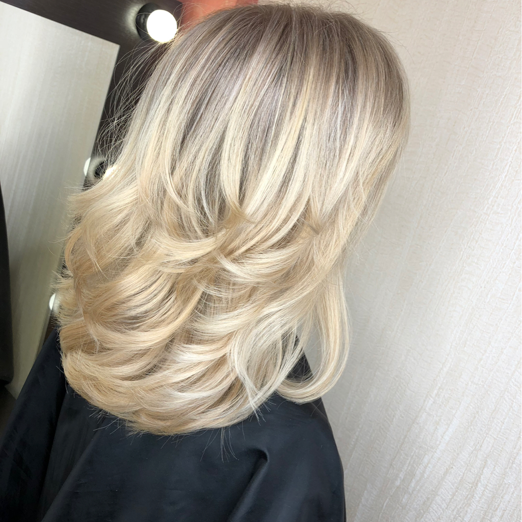 Укладка волос на брашинг, горячий инструмент( щипцы, утюжок)