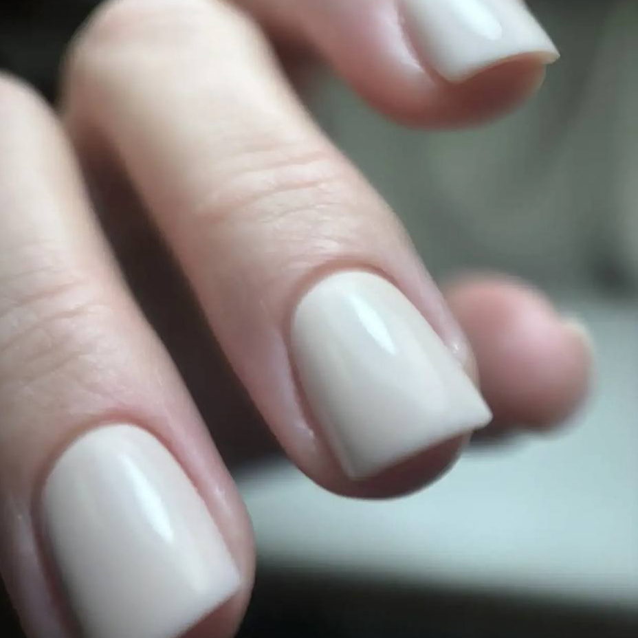 Пилочный маникюр с покрытием