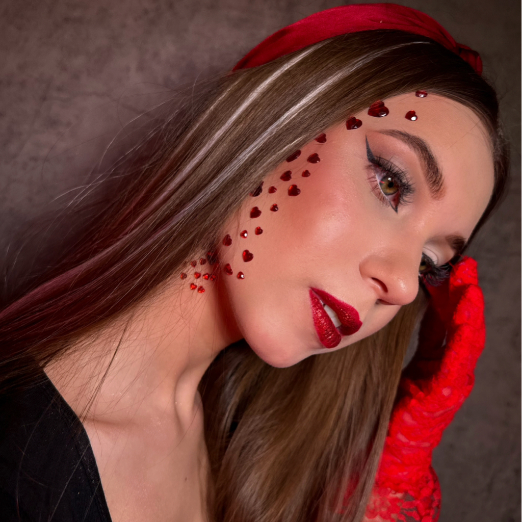 Insta-makeup (макияж с графикой, стразами, сложными элементами)
