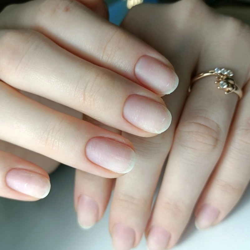 Маникюр без покрытия.