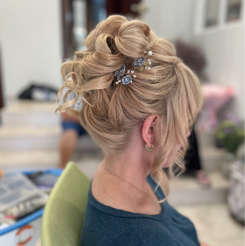 Прическа вечерняя/свадебная на средние волосы (до начала лопаток)