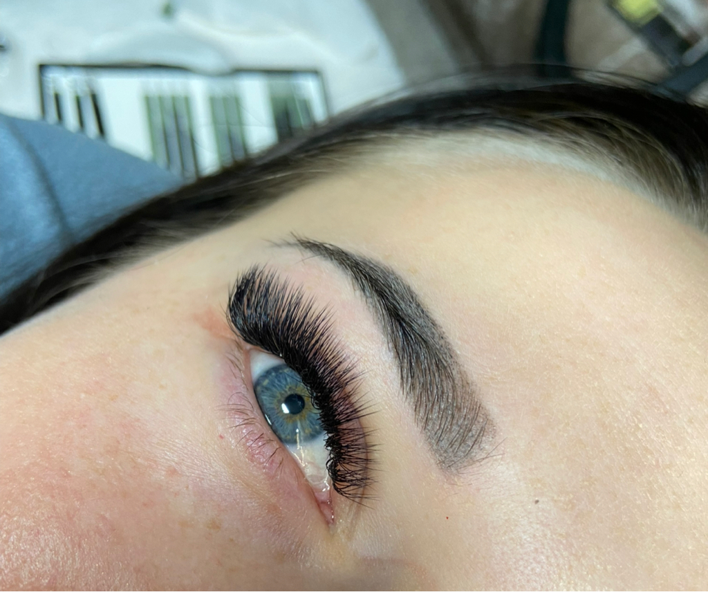 Наращивание ресниц 3D