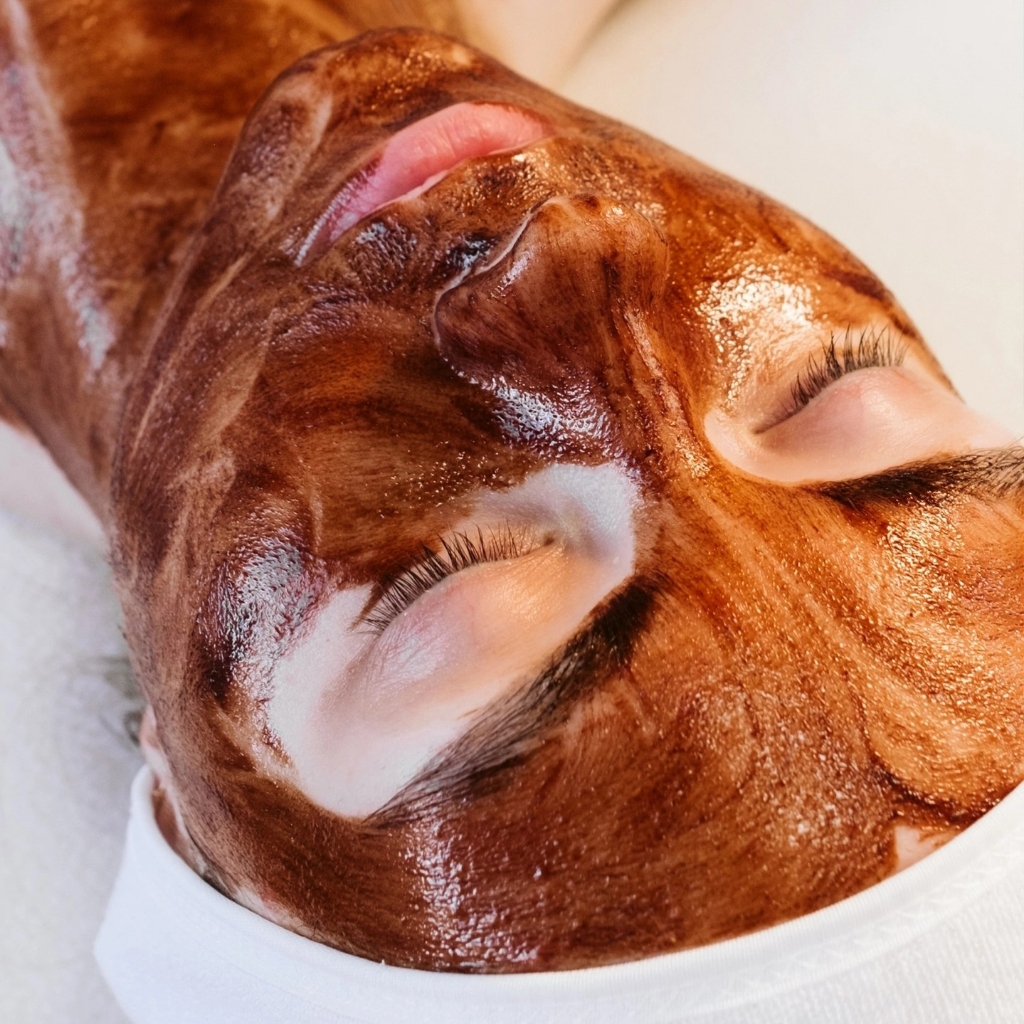 Шоколадный массаж лица