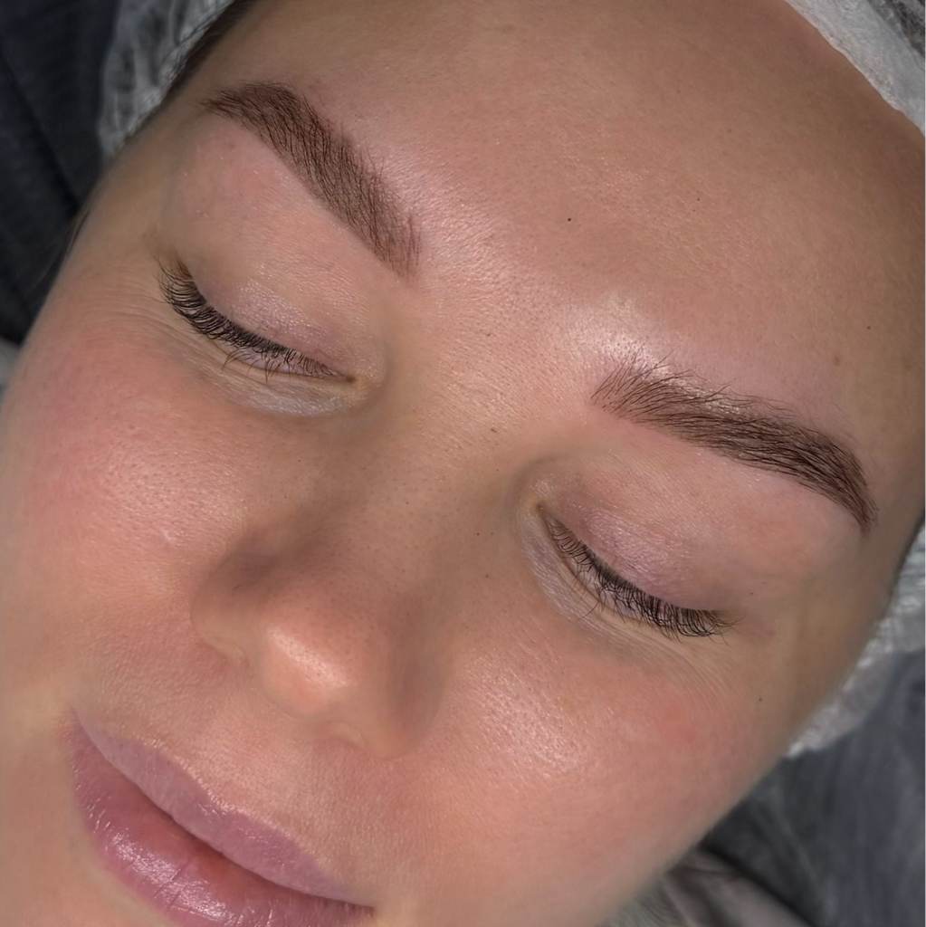 Перманентный макияж бровей