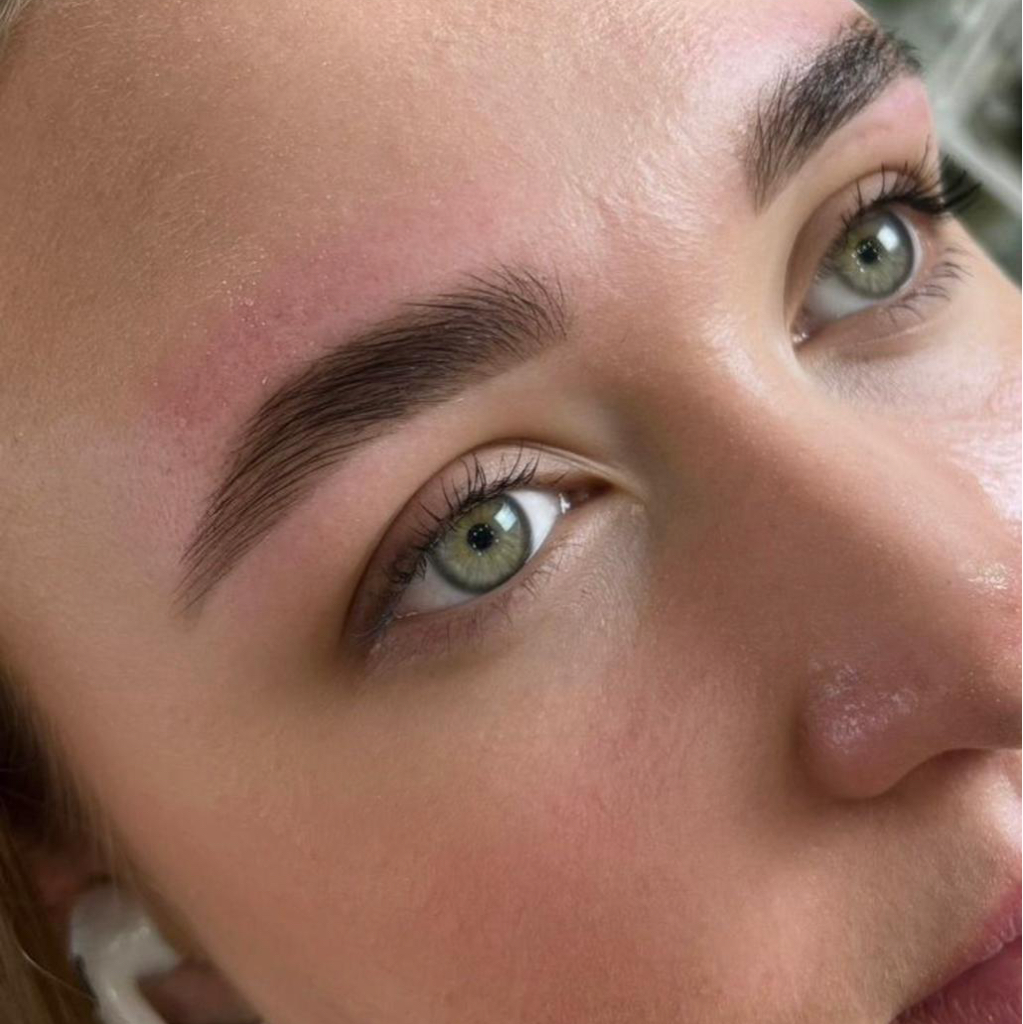 Окрашивание бровей