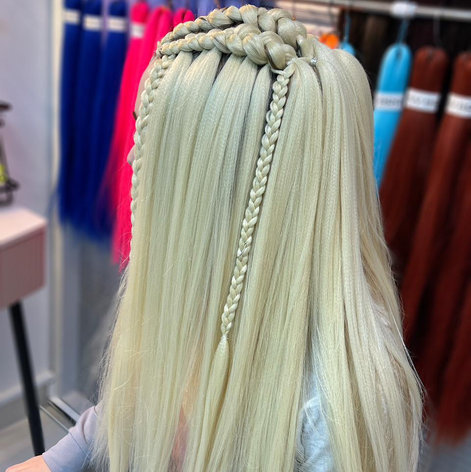 Водопад с канекалоном