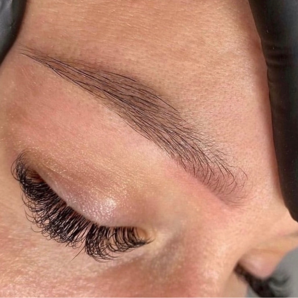 Перманентный макияж бровей