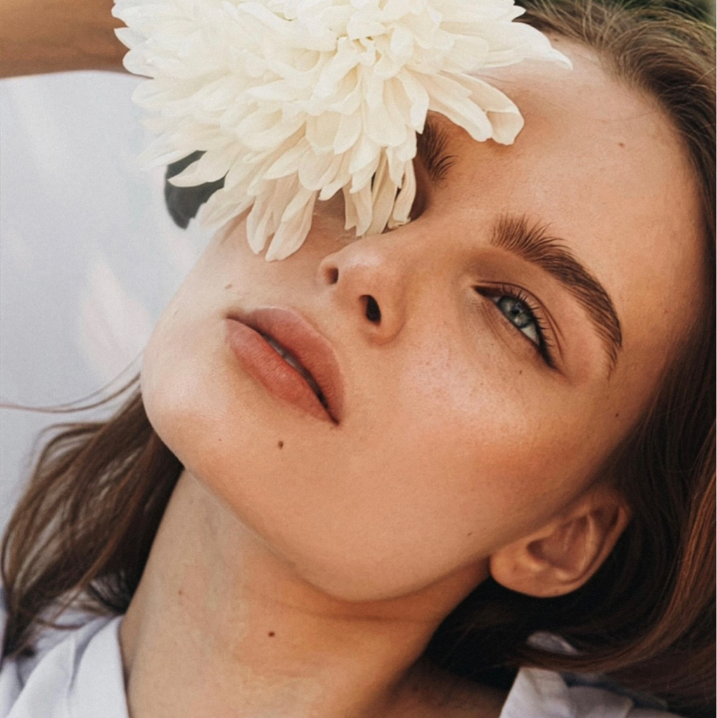 Коррекция+ окрашивание бровей в натуральной технике