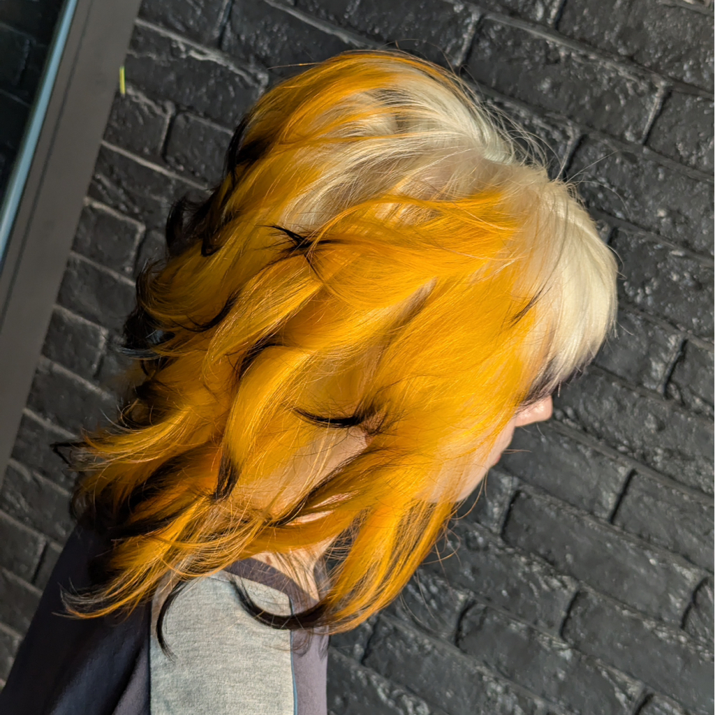 Креативное окрашивание с обесцвечиванием