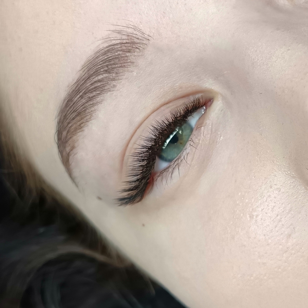 Наращивание ресниц 3 D