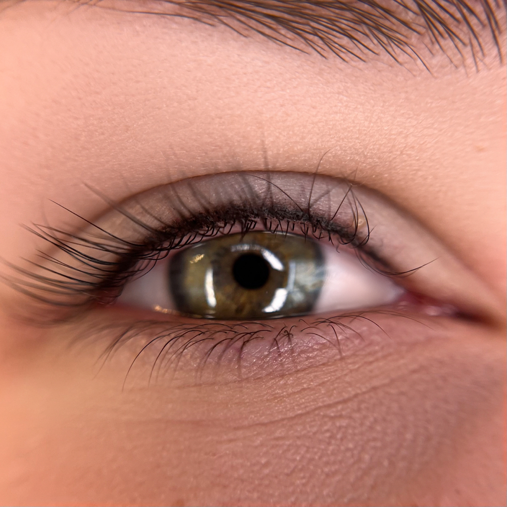 Перманентный макияж межресничного пространства