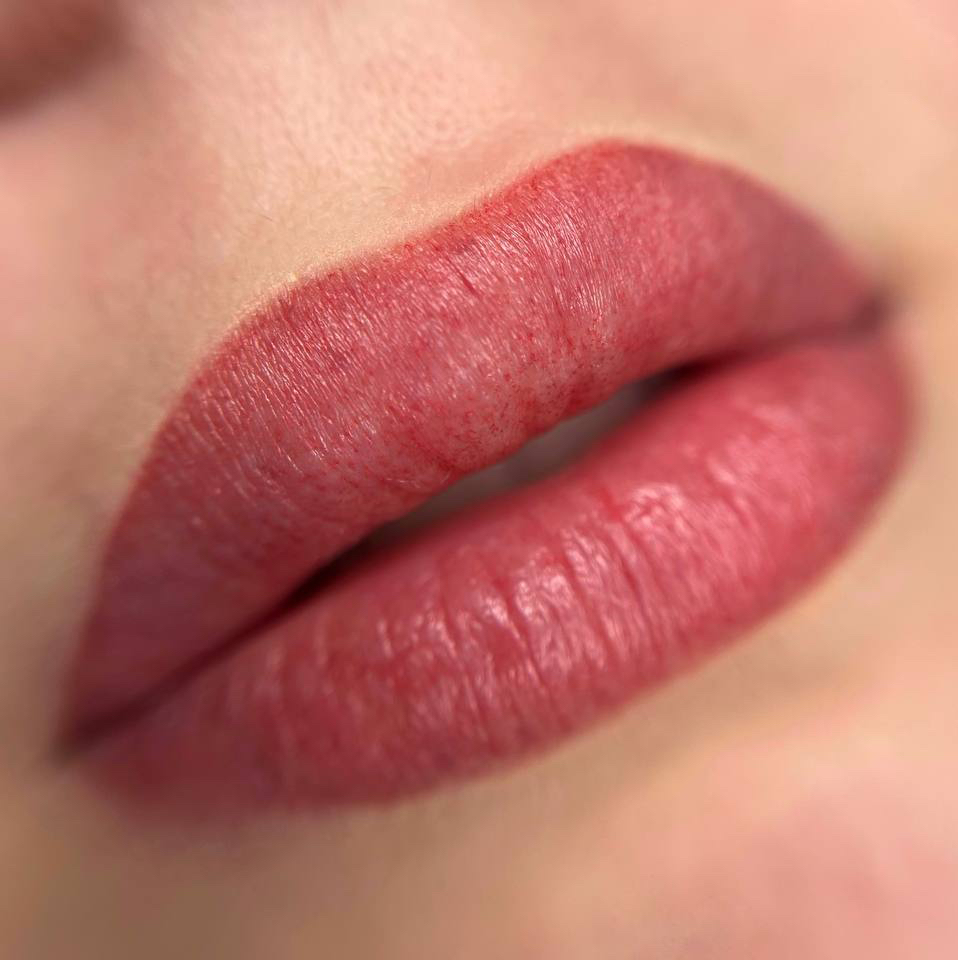 Перманентный макияж губ