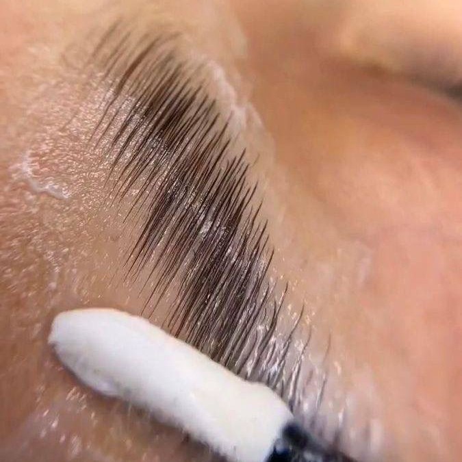 Долговременная укладка бровей