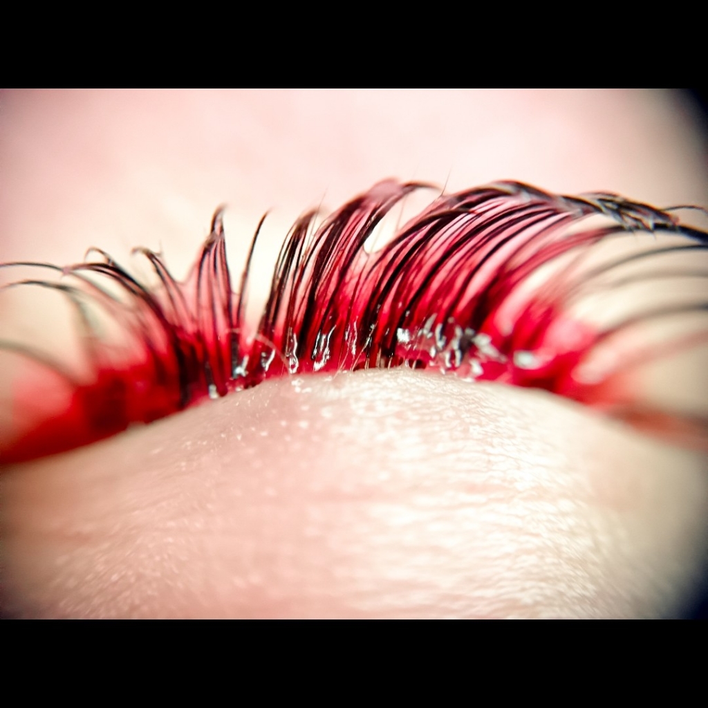 Снятие наращенных ресниц (чужая работа)