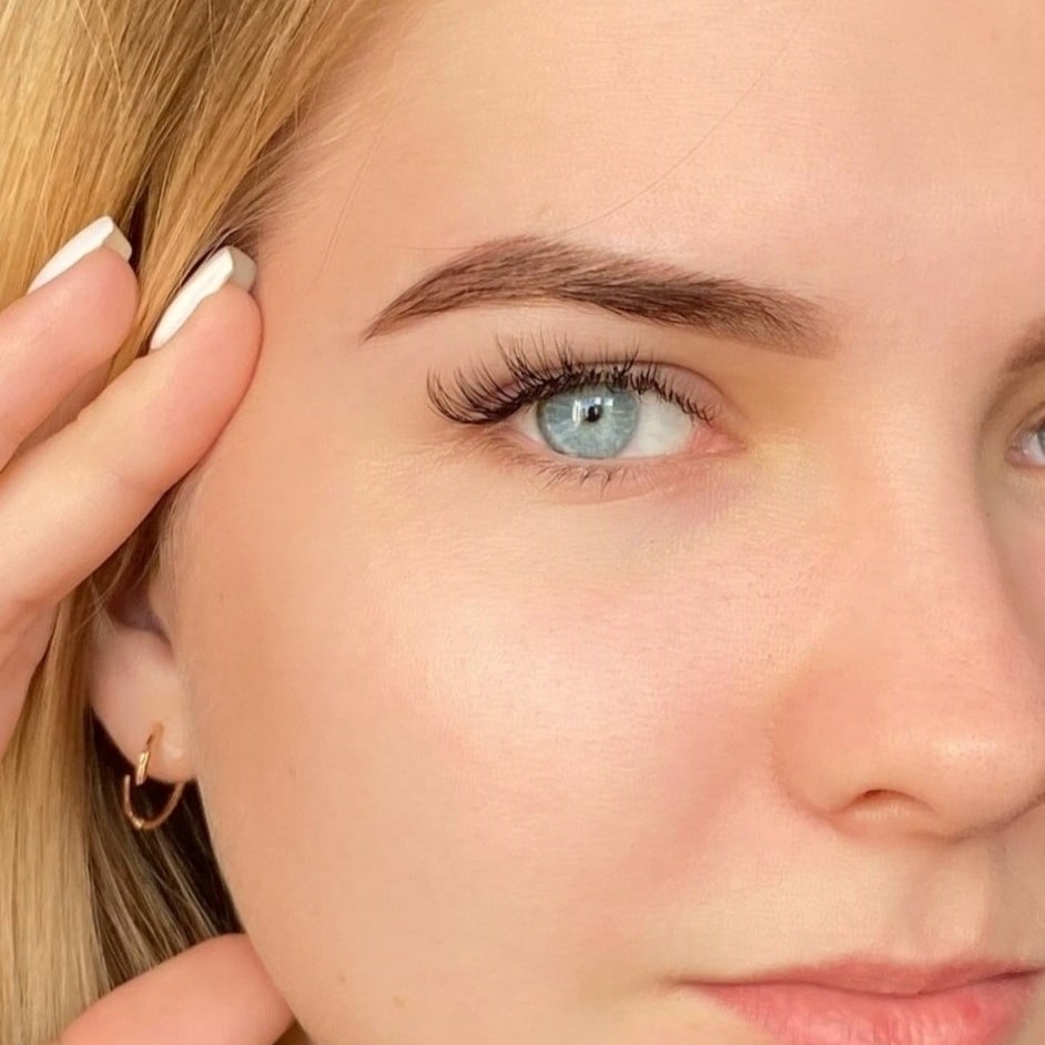 Офомление бровей хной