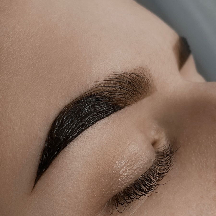 Окрашивание бровей хной