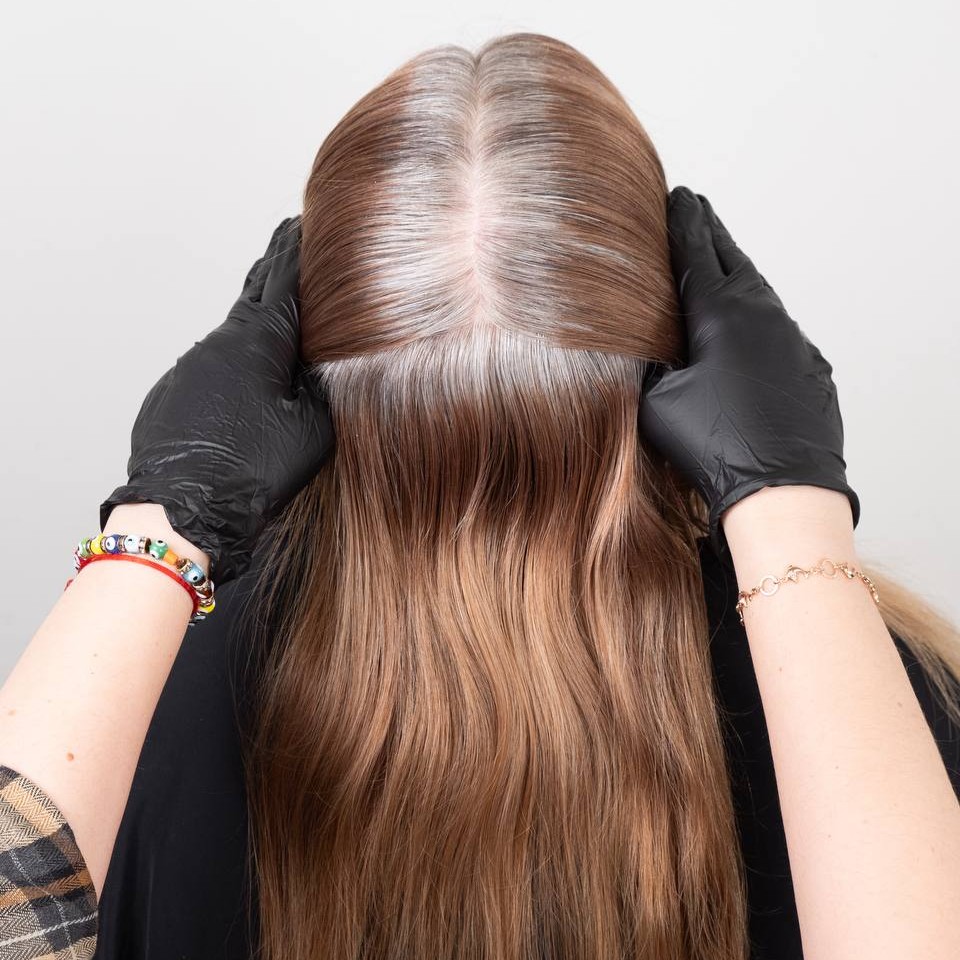 Стрижка +Окрашивание корней,
Тонирование длины,
Коррекция бровей